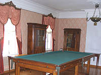 Bibliotheque ou salle de billard. 